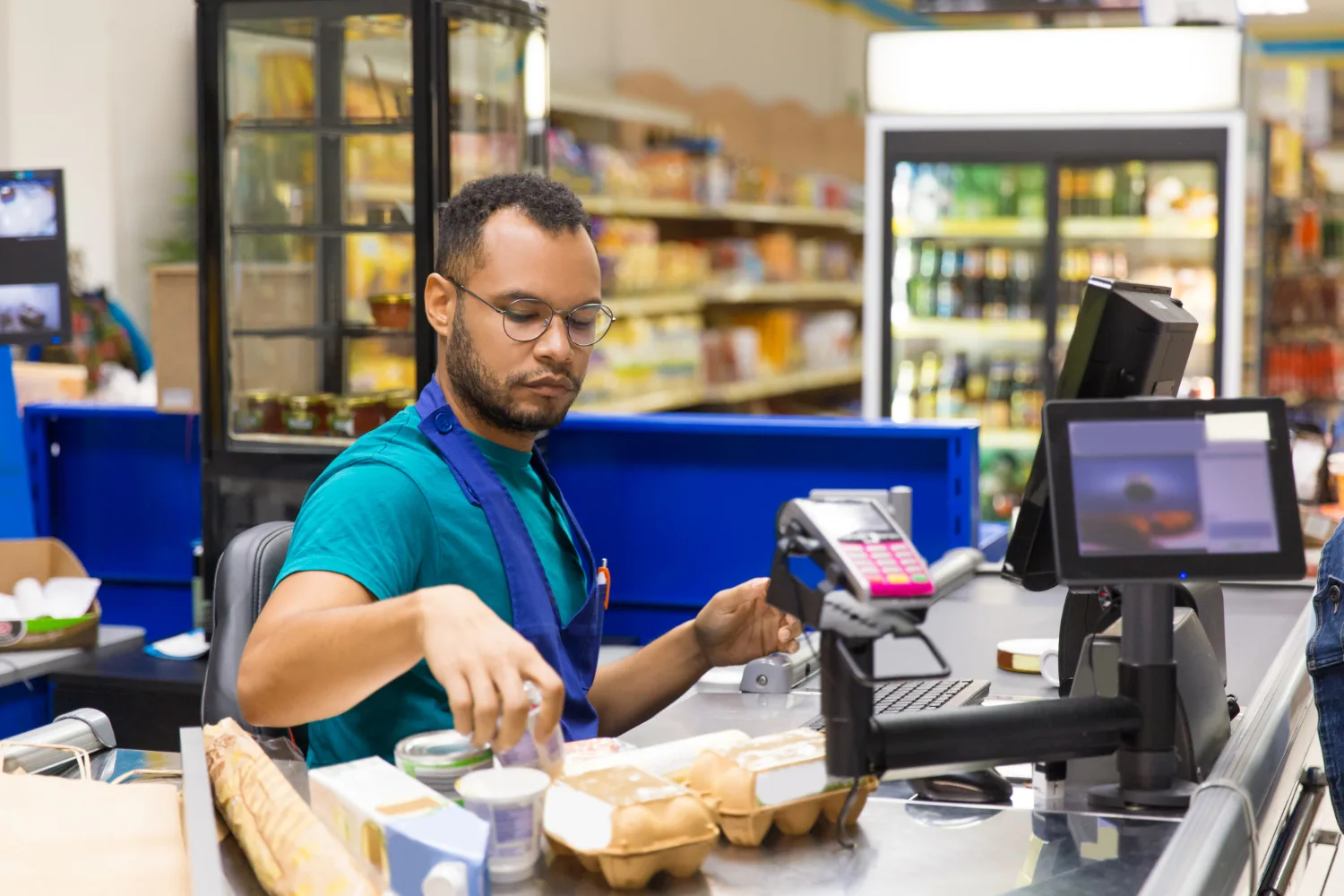 Sistema POS electrónico con facturación DIAN para puntos de venta en Colombia